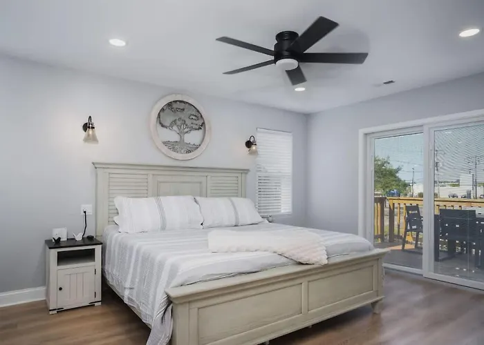 Hébergement de vacances Harbor Clubhouse Modern Waterfront With Hot Tub And Pet Friendly