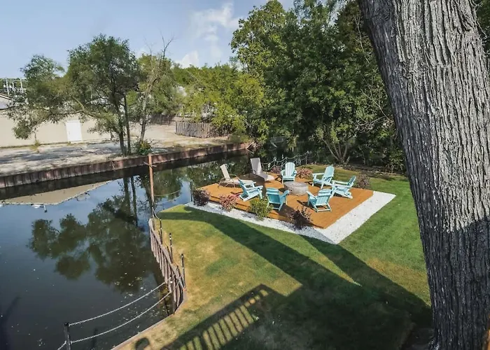 Hébergement de vacances Harbor Clubhouse Modern Waterfront With Hot Tub And Pet Friendly Fox Lake